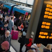 train, delay, wait, crowded, platform