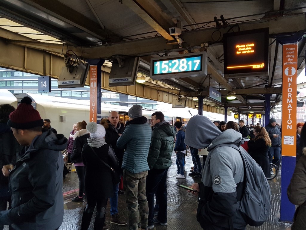 Manchester Piccadilly Platforms 13 And 14 Passenger Experience And